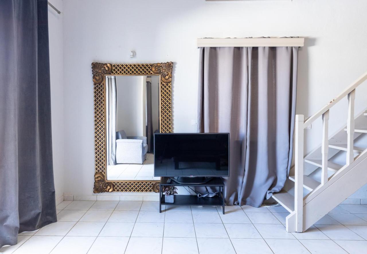 One Bedroom Apartment with Garden View-Split Level